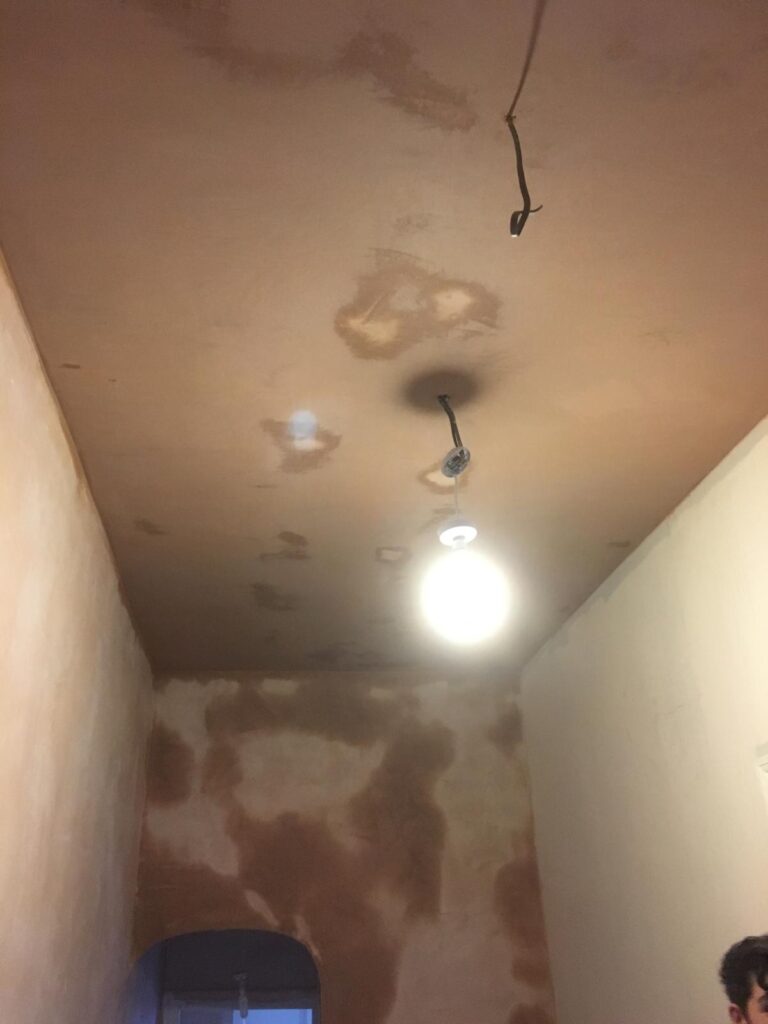 Ceiling skimming image